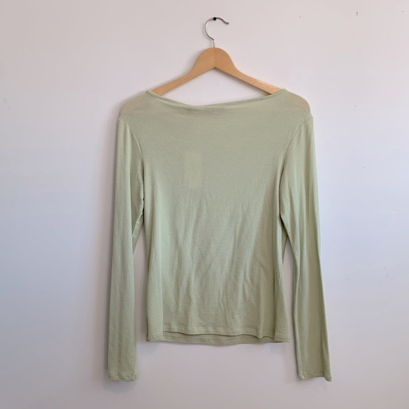 BNWT Vince Women’s Shallow Scoop Neck Long Sleeve Shirt size M in Light Green - Picture 3 of 3